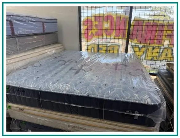 KING & SIZE STEARNS & FOSTER ESTATE MATTRESS & BOX SPRINGS BED SET