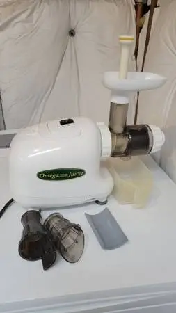 Omega 8003 Nutrition Center Commercial Juicer Fruit Juice Extractor