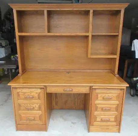 Solid Oak Desk with Hutch. 4 Pullout Shelves, 2 Cabinets