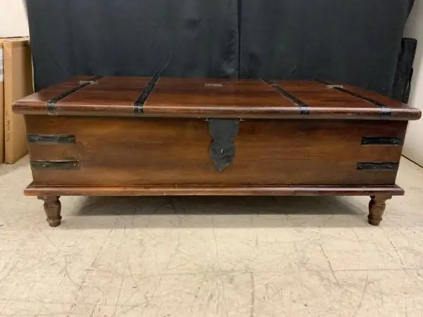 Vintage coffee table / chest