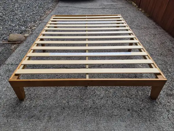 🛏️QUEEN MELLOW 12 Platform Bed Frame-Excellent Condition!