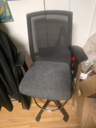 OFFICE CHAIRS LOT OF 2.