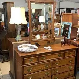 Dresser With Mirror