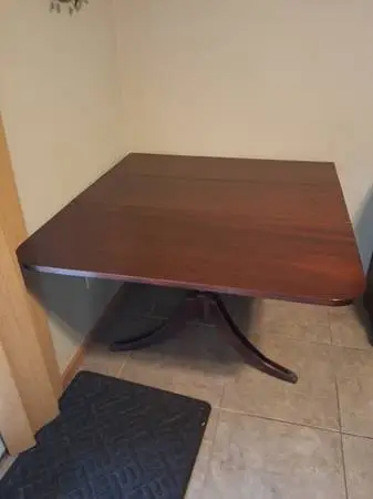 Drop leaf Dining room table and 4 chairs