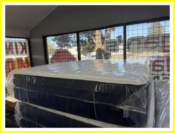 QUEEN SIZE STEARNS & FOSTER LAKERIDGE PILLOW TOP MATTRESS & BOX BED