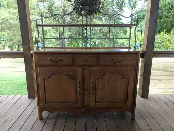 Ethan Allen Legacy Sideboard with bakers rack