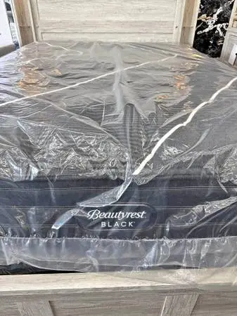 *CLEARANCE* Beauty rest Black Queen/King Mattress