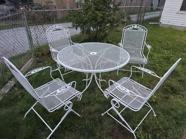 Meadowcraft Dogwood Wrought-Iron Table & (4) High-Back Spring Chairs..