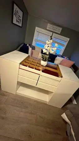 60 Glass Top Ivory Dresser Walk-In Closet Island With Jewelry Storage