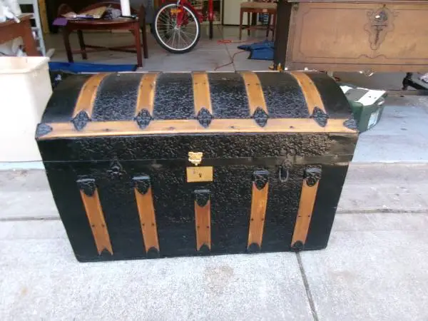 PROFESSIONALLY RESTORED 1900S PIRATES DOME CHEST (PIC)