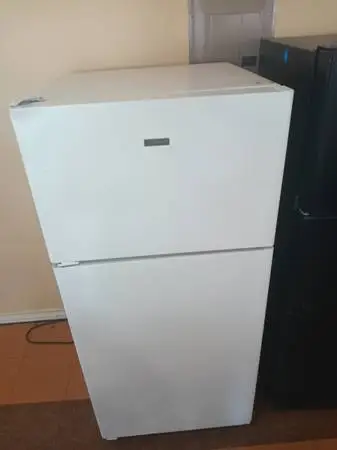 Hotpoint Top/Bottom 15cu.ft (White)