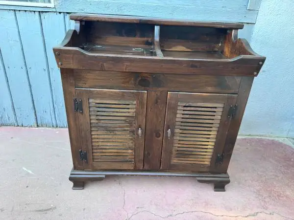 Ethan Allen Antiqued Pine Old Tavern Dry Sink Buffet