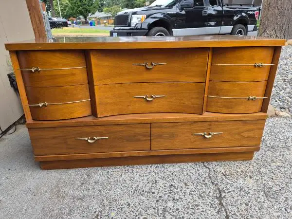 ✨RARE MCM SERPENTINE 8 DRAWER DRESSER