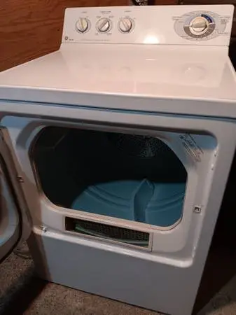 GE Electric Dryer (like new)