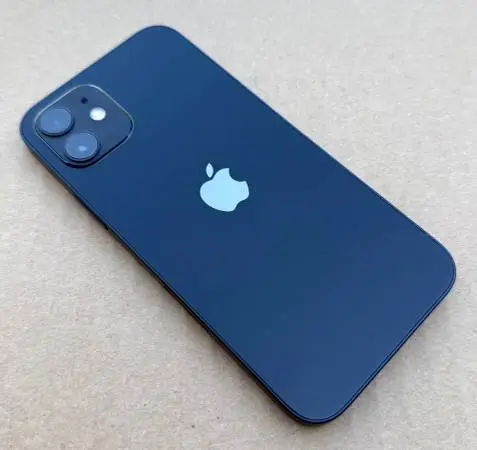Unlocked Apple iPhone 12 (64 GB) Midnight with Case