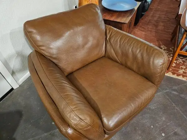 Natuzzi Editions top grain leather Club Chair in excellent condition