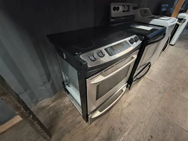 SS GE Profile Stove Slide In 4.1 Cu Ft Model # JS968SOF1SS Used