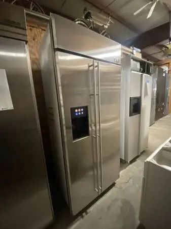 SS 36 GE Refrigerator Side By Side 21.1 Cu Ft Model#ZISS360DXCSS Used