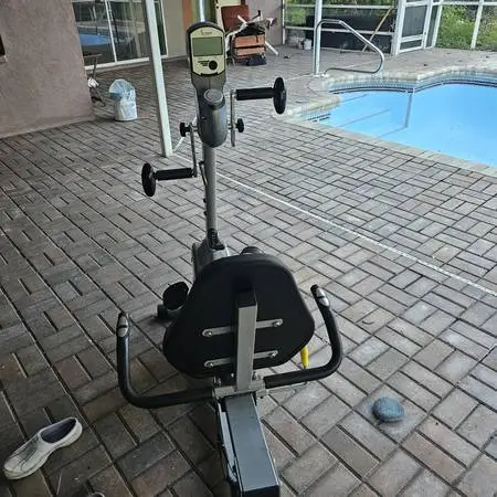 Exercise bike (with hand petals)