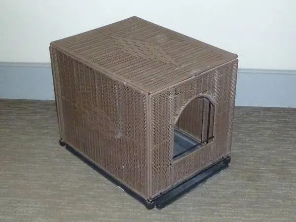 Wicker cat litter box enclosure