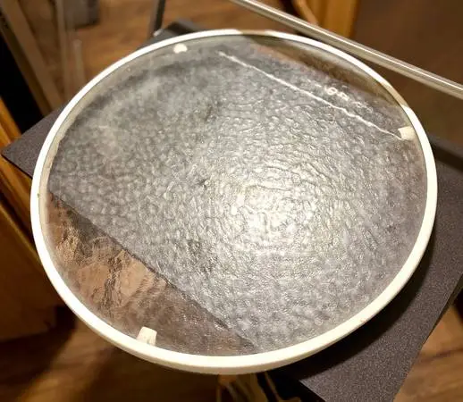 Round Hammered-Texture Tempered Glass Patio Table Top 20½ D (w/Rim)
