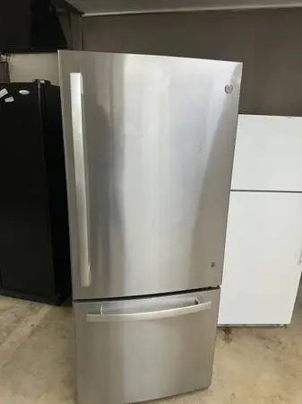 GE Refrigerator W/Delivery