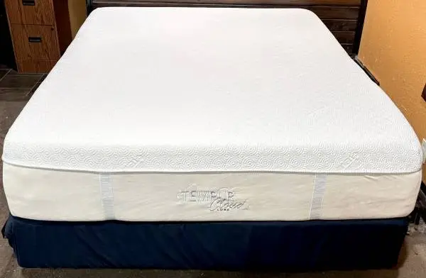 Queen Tempurpedic Tempur Cloud Luxe Mattress Box Spring
