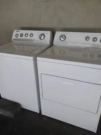 Whirlpool washer and  matching electric dryer ( Immaculate condition)