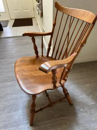 2 IDENTICAL Vintage colonial, Windsor Fan-Back Armchairs Chair