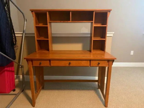 Desk with hutch