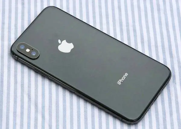 Unlocked Apple iPhone X (64 GB) Black with Case
