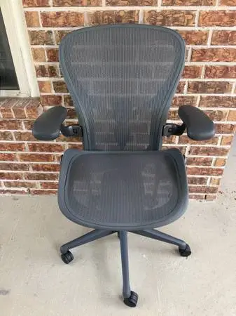 Herman Miller Aeron Remastered Size B posture SL fit adjustable in Excellent con