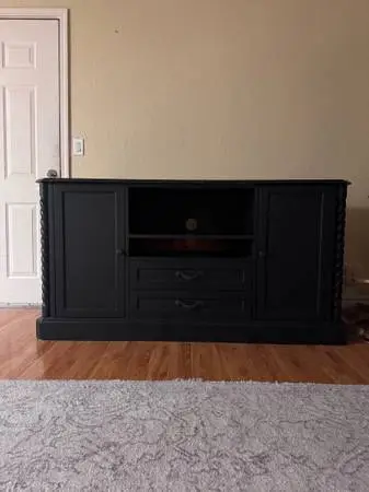 Entertainment center