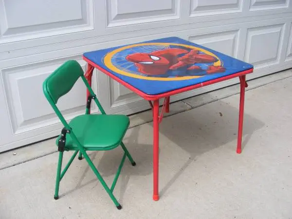 Spiderman tot table and chair