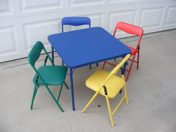 Folding childrens table with 4 chairs