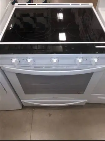 Whirlpool 30-in Glass Top 5 Burners 6.4-cu ft Self-Cleaning Range
