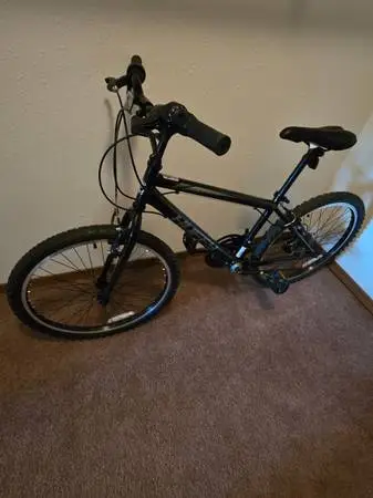 HUFFY GRANITE MOUNTAIN BIKE
