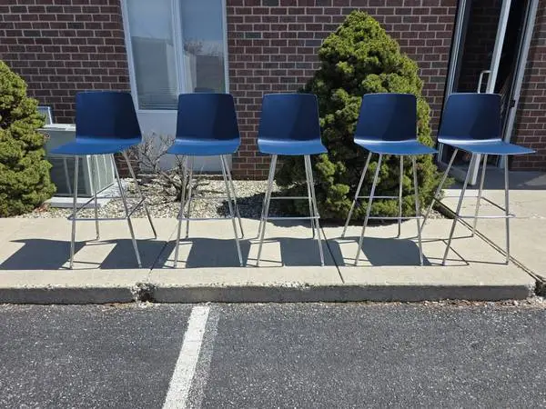 BLUE BAR HEIGHT STOOL(S)