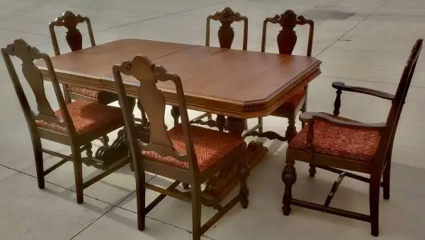 Antique Walnut Jacobean Dining Table w/6 Chairs and 1 leaf