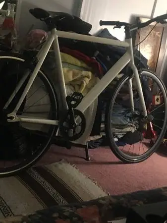 6ku Fixie like new.  Large white color 👀👀👀👀👀👀📞📞📱📱