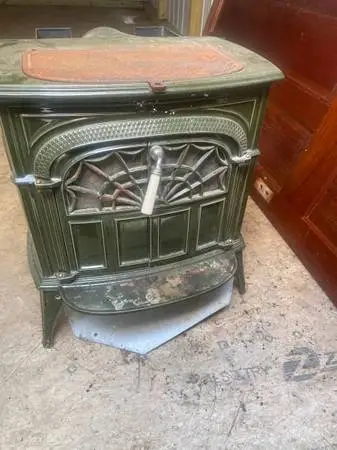 Vermont Castings Enamel Woodstove- “Intrepid” Model