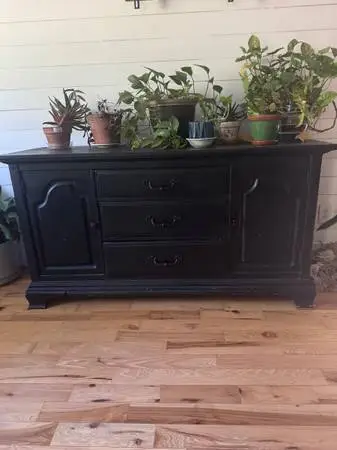Sideboard/hutch