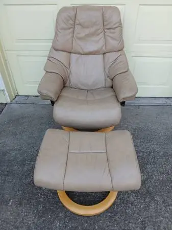 EKORNES STRESSLESS RECLINER AND OTTOMAN