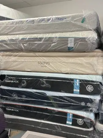 CALI KING TEMPURPEDIC PRO BREEZE MED HYBRID MATTRESS WITH POWER BASES