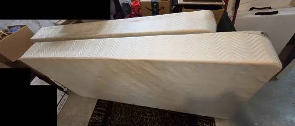 1 King Size / 2 Twin Size Mattress Box Spring (Simmons Brand)