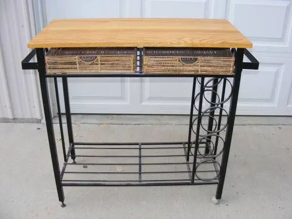 Kitchen island / wine bar