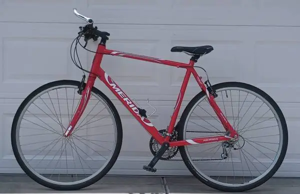 Like NEW Merida Speeder Road - Hybrid Fitness Bike 700c Bicycle Tires
