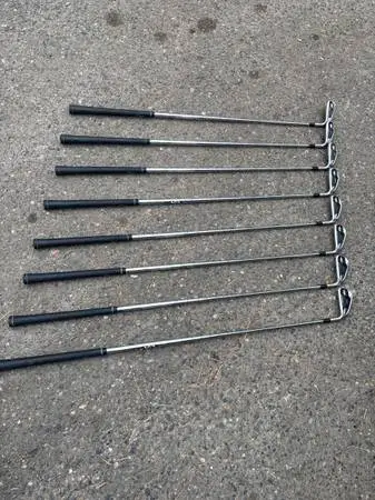 TITLEIST GOLF CLUBS AND BAG