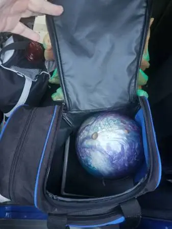 Columbia 300 bowling ball with bag