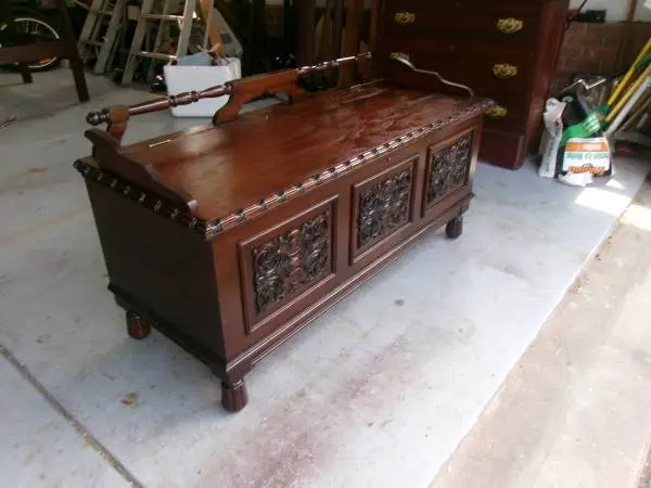 REFINISHED 1930S SOLID CEDAR, CEDAR CHEST CHERRY FINISH (PIC)